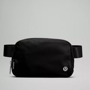 Lululemon Everywhere Belt Bag 1L in Black
